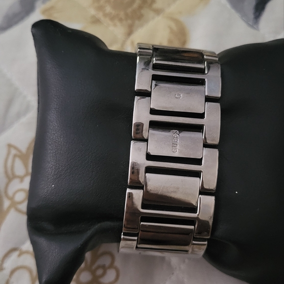 Guess Watch - Picture 2 of 4